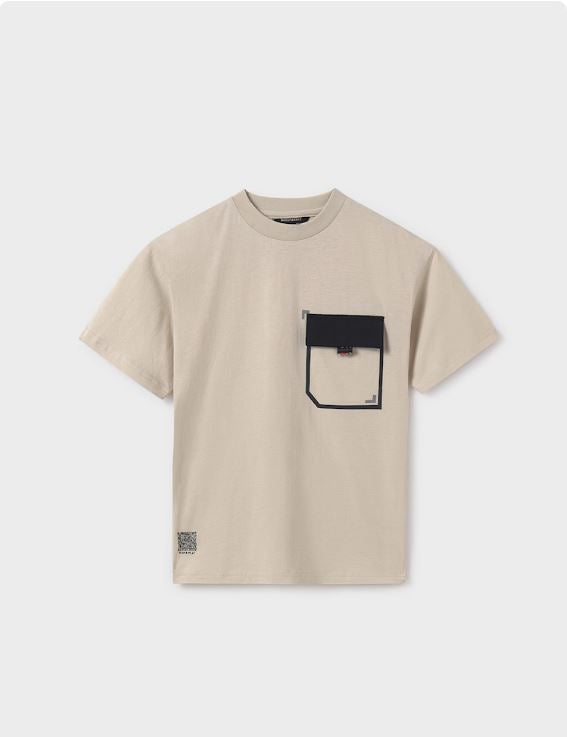 Camiseta bolsillo contraste chicos