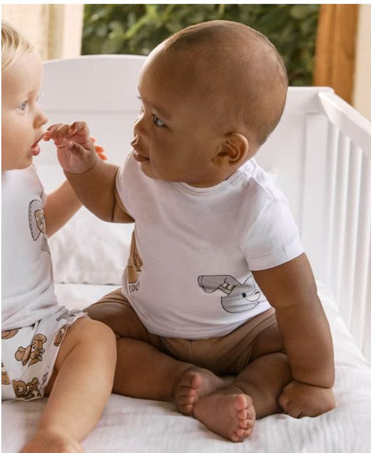 Conjunto pantalón corto y camiseta animales recién nacido