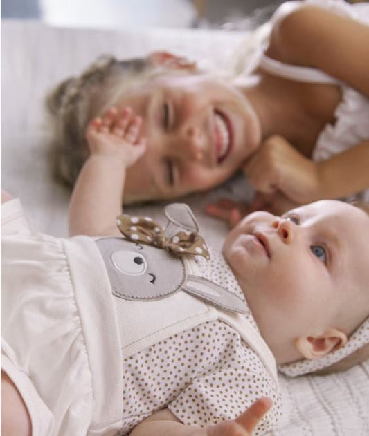 enterito peto simulado con diadema recién nacida