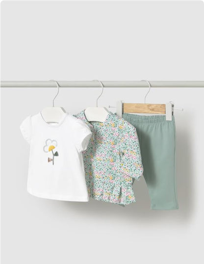 Chándal con camiseta flores recién nacida