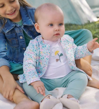 Chándal con camiseta flores recién nacida