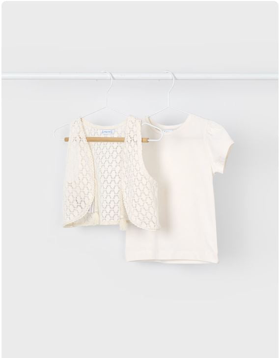 Camiseta con chaleco niña