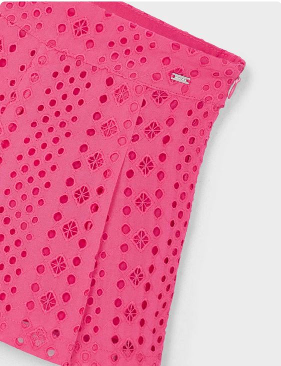 Pantalón corto perforado niña