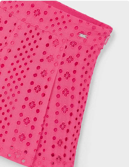 Pantalón corto perforado niña