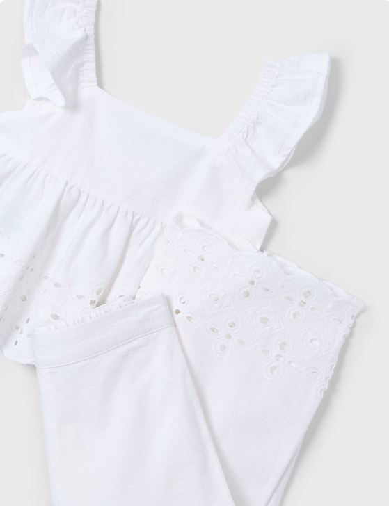 Conjunto pantalón y top perforados niña