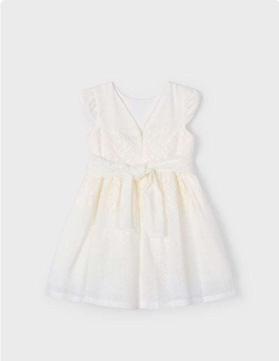 Vestido detalle encaje con fajín niña
