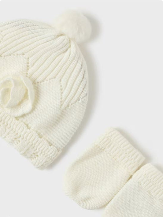1 Conjunto gorro y manoplas recién nacida